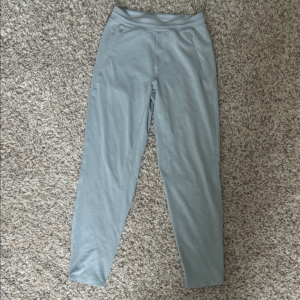 Lululemon Balancer Light Gray 27” Pants Sz XS
